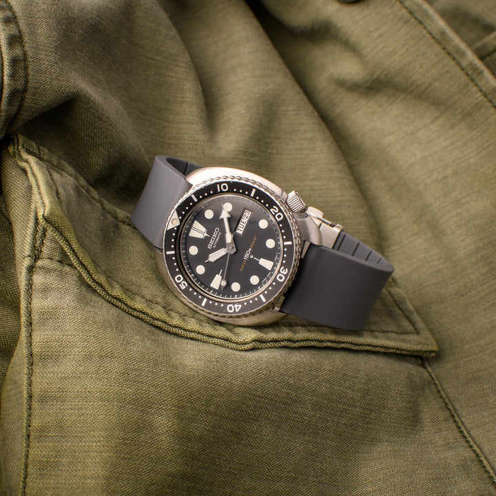 Quick Release Custom Fit Silicone Watch Band - Graphite – lifestyle photo