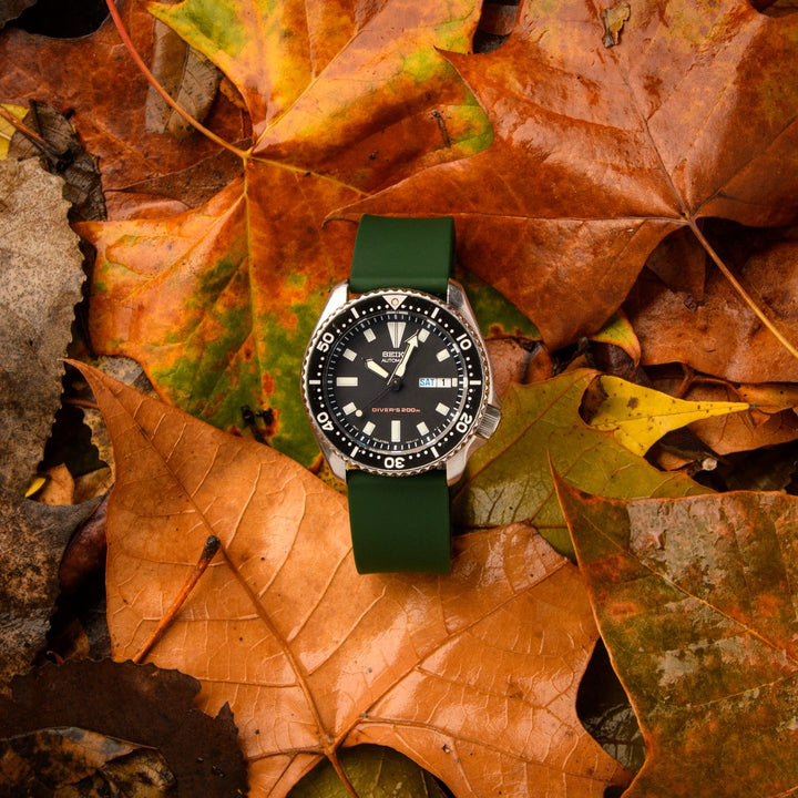 Quick Release Custom Fit Silicone Watch Band - British Racing Green – lifestyle photo